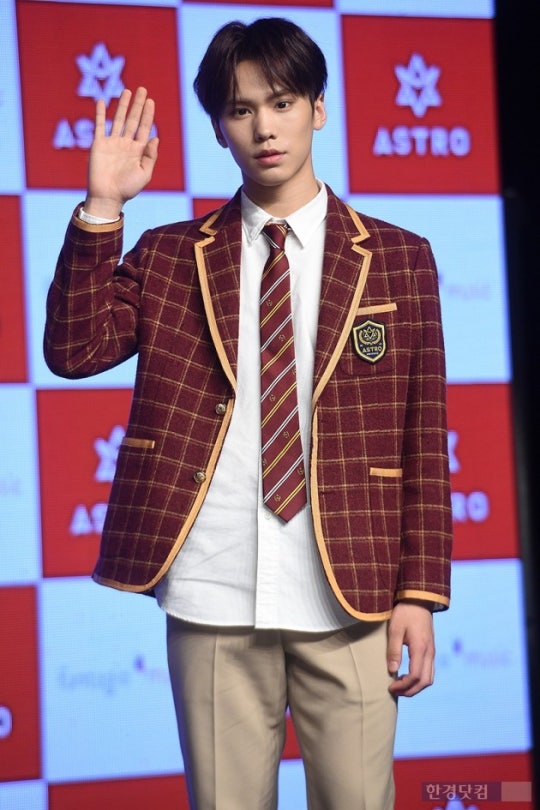오늘자 아스트로 컴백 쇼케이스 | 인스티즈