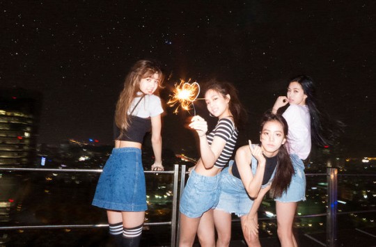 Yg Life Music Talk Talk Blackpink S Whistle Takes Back No 1