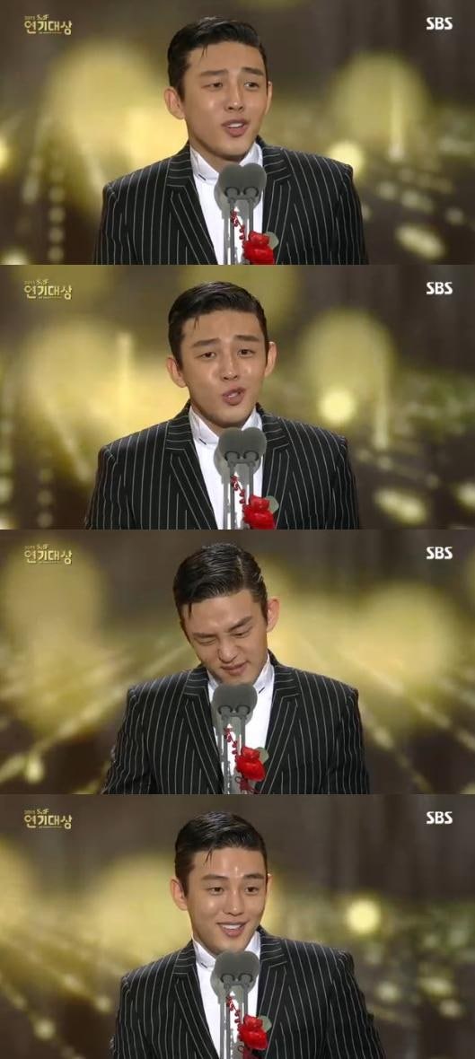 [MD포커스] 유아인,연기하듯 쏟아낸 비범한 수상소감 | 인스티즈