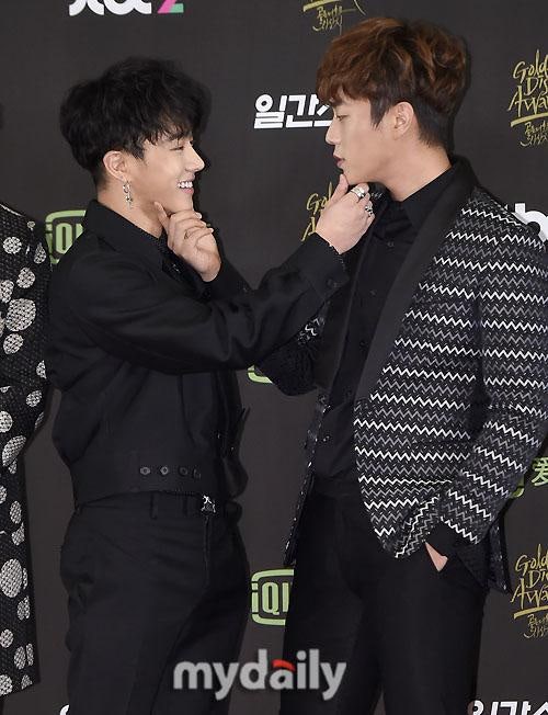 男아이돌, 레드카펫서 불붙은 포즈 대결 "승자는?" | 인스티즈
