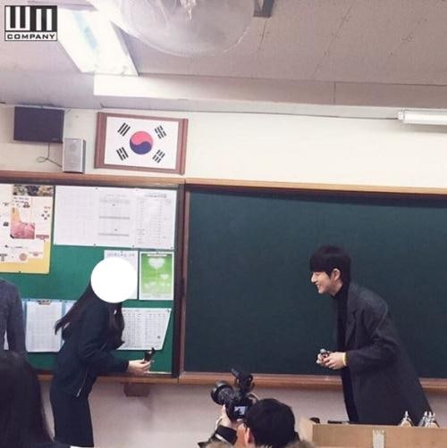 박해진, 고등학생 팬 소원위해 직접 학교 방문 | 인스티즈