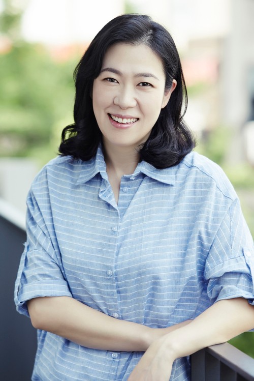 더쿠 - [단독] ‘김고은 이모’ 염혜란, ‘슬기로운 감빵생활’로 신원호PD와 호흡 (도깨비에서 은탁이 이모)