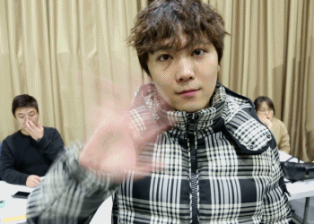 [ftisland][新闻]160107 【组图】准备初次solo演唱会
