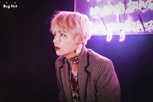 [스타캐스트] 날아올라! 방탄소년단 정규앨범 "WINGS"재킷 촬영장! | 인스티즈