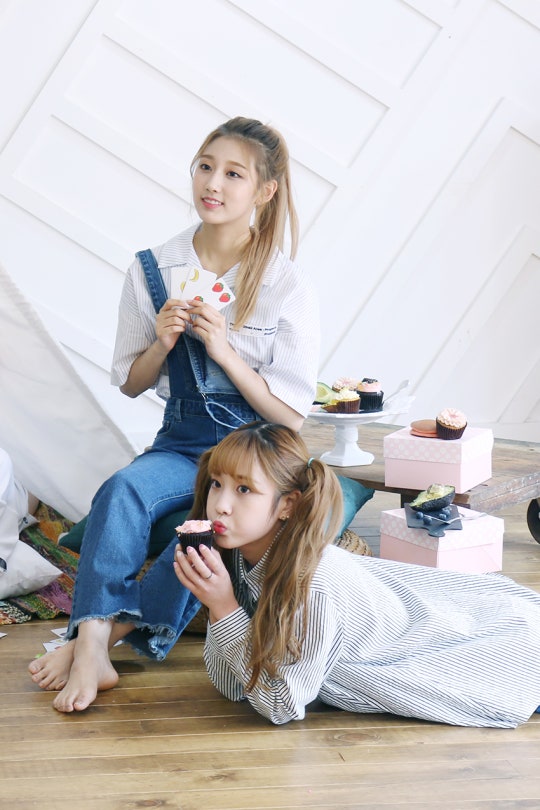 [스타캐스트] 러블리즈가 손그림으로 전하는 사랑 가득한 메시지♥ 2017년은 러블리즈가 책임진다! | 인스티즈