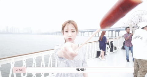 [스타캐스트] 러블리즈가 손그림으로 전하는 사랑 가득한 메시지♥ 2017년은 러블리즈가 책임진다! | 인스티즈
