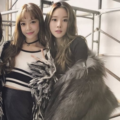 오늘자 패션위크 간 멜로디데이 기사사진 | 인스티즈