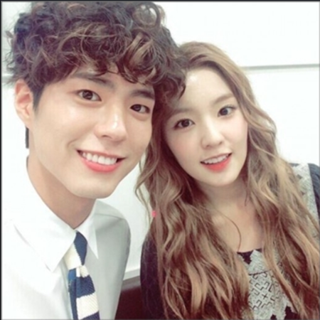 뮤뱅에서 우결찍는 박보검·아이린의 특급 셀카 모음집 | 인스티즈